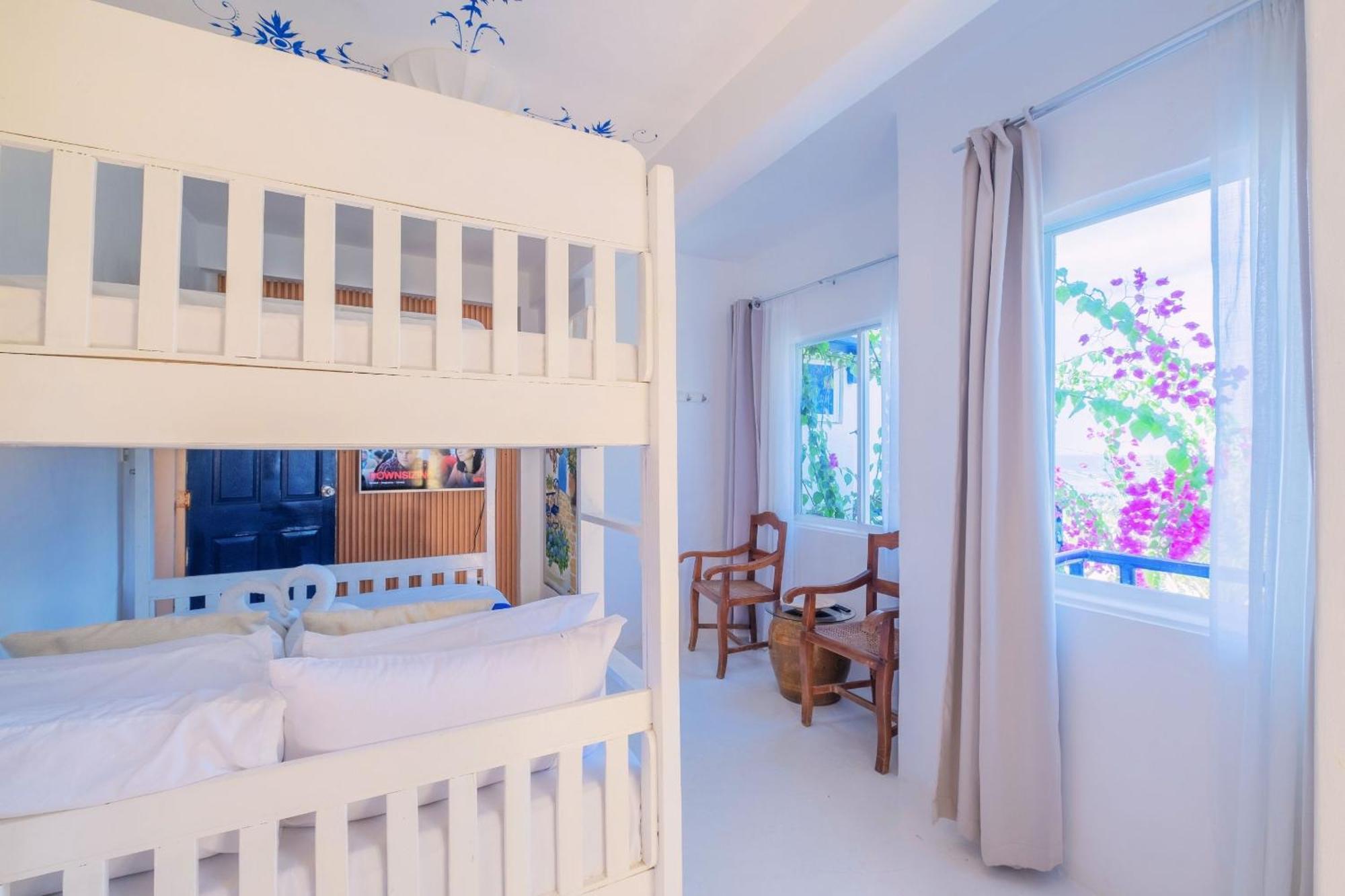 Club Monet Beachfront Resort By Cocotel Cabangan Room photo