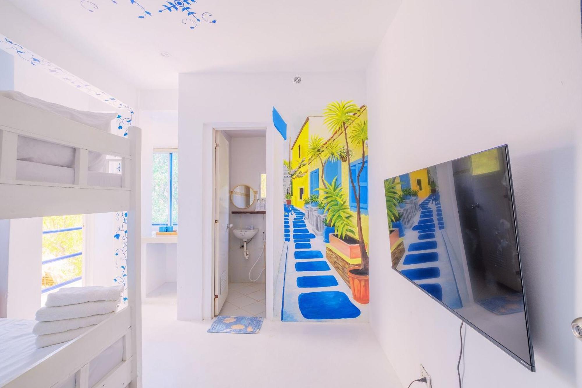 Club Monet Beachfront Resort By Cocotel Cabangan Room photo