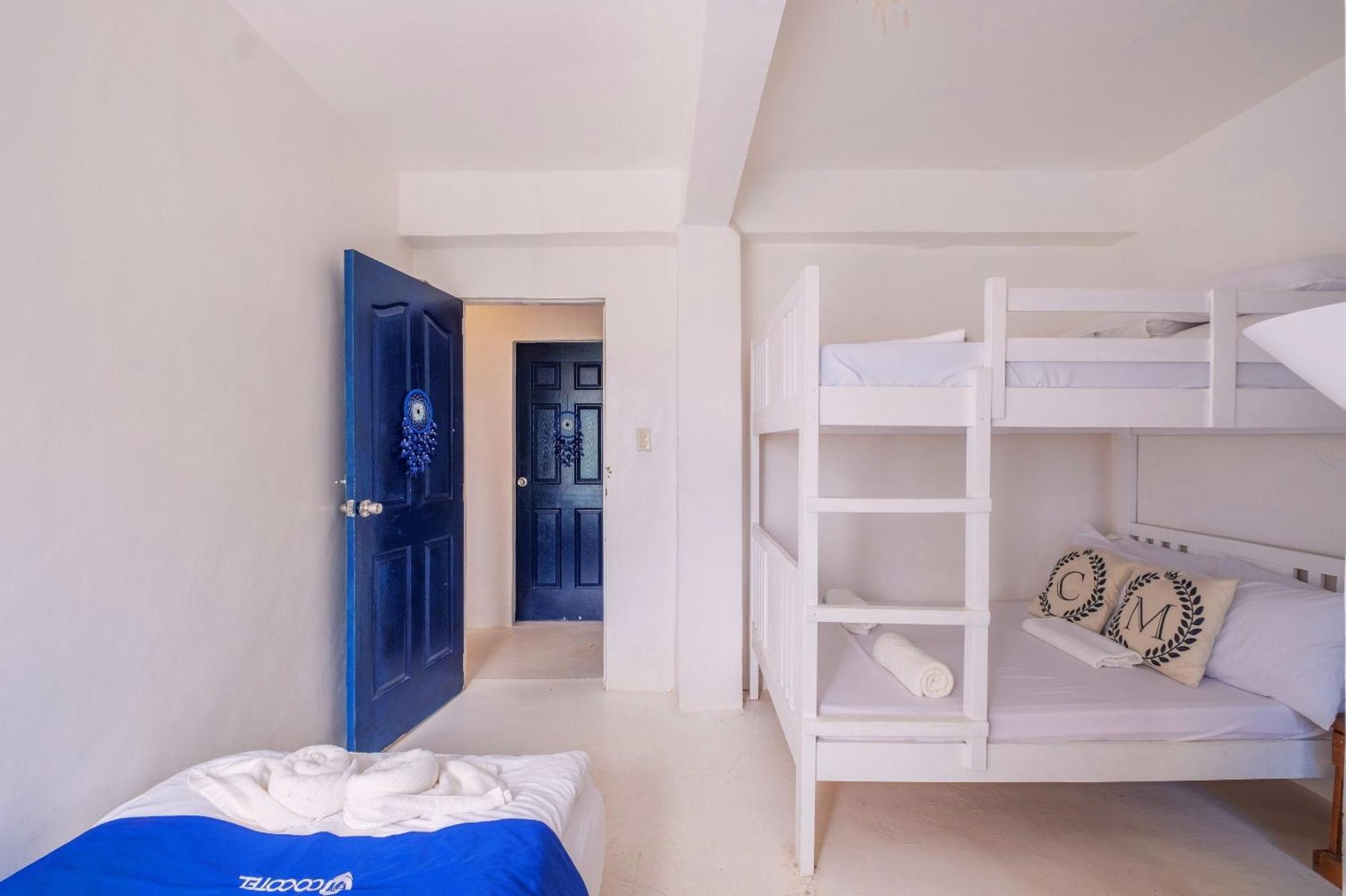 Club Monet Beachfront Resort By Cocotel Cabangan Room photo